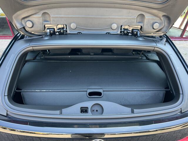 BMW 3-SERIE Touring 318i Executive | M-Sport Edition | LED | Alcantara | Cruise | Airco | Stoelverw. |