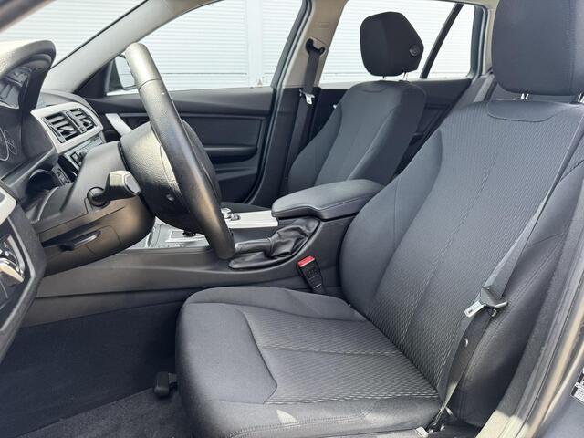 BMW 3-SERIE Touring 318i Executive / Navigatie / Climate Control / Trekhaak / Origineel Nederland NAP / Volledig onderhouden /