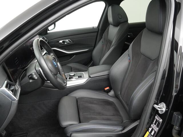 BMW 3-SERIE Touring 330e xDrive M sportpakket | Head up | Elektrische Stoelen | Panorama dak | Trekhaak