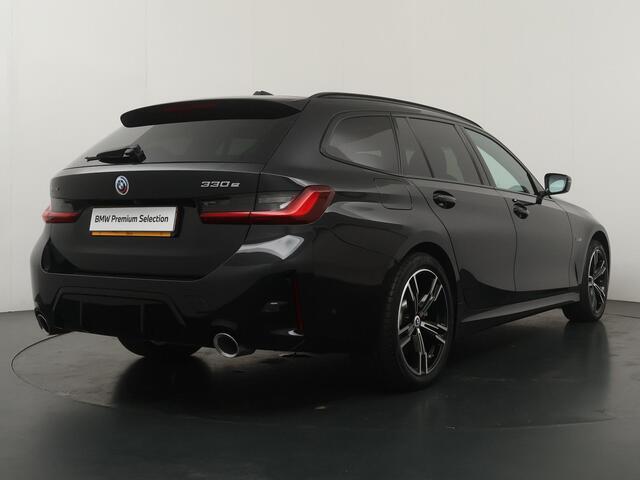 BMW 3-SERIE Touring 330e xDrive M sportpakket | Head up | Elektrische Stoelen | Panorama dak | Trekhaak