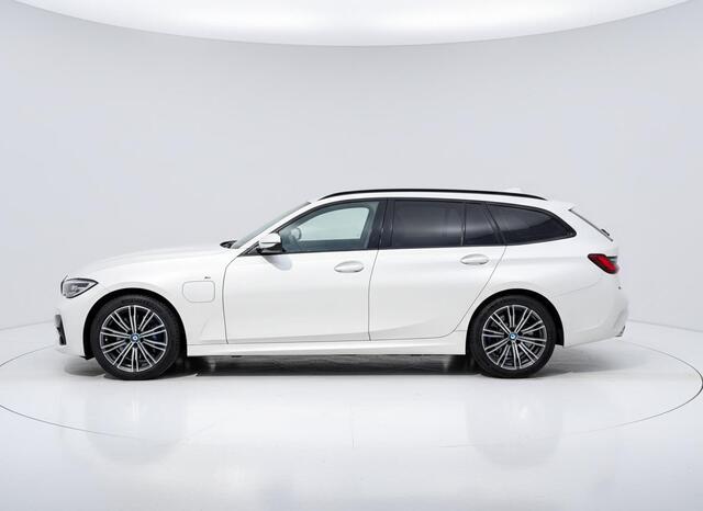 BMW 3-SERIE Touring 330e M sport ACC Trekhaak