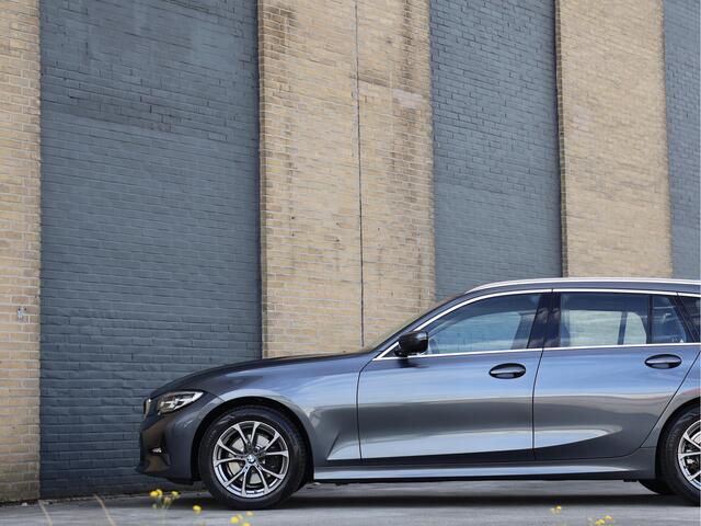 BMW 3-SERIE Touring 320i Sportline Keyless | Camera | Carplay | M Sport stuurwiel | Sfeerverlichting