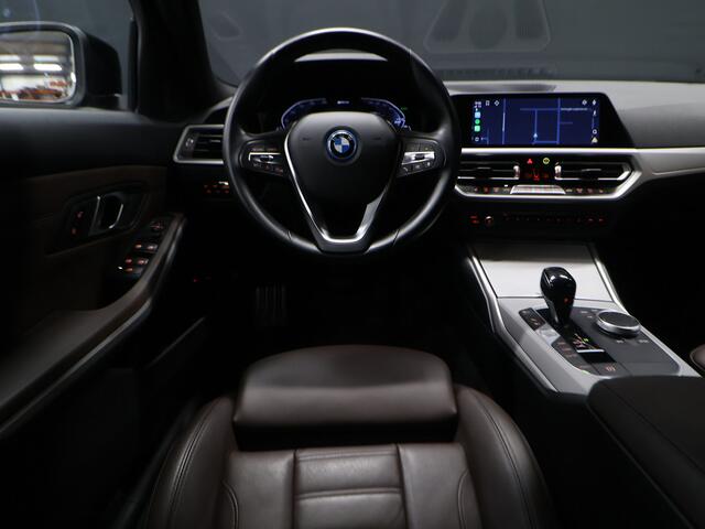BMW 3-SERIE Touring 320e Business Edition Plus [APPLE CARPLAY, ANDROID, TREKHAAK, STOELVERWARMING, CRUISE, ELEKTRISCHE ACHTERKLEP, DIGITAL DASH, NAVIGATIE, NIEUWSTAAT]