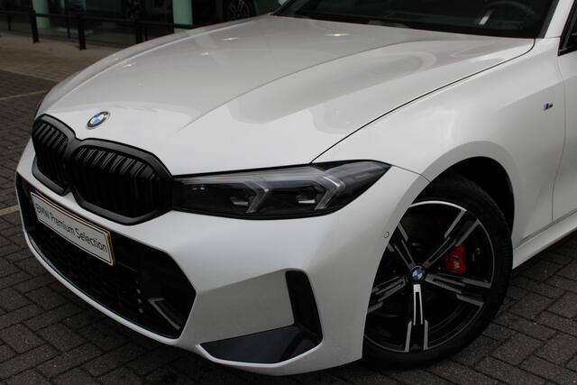 BMW 3-SERIE Touring 330i xDrive Innovation pack / M Sport PRO Automaat / Panoramadak / Trekhaak / Sportstoelen / Comfort Access / Adaptieve LED / Parking Assistant Plus