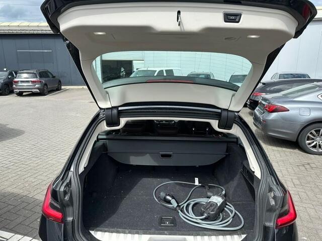 BMW 3-SERIE Touring 320e PHEV Leder | Park Assist | Carplay/Android