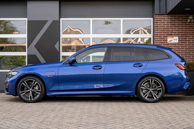 BMW 3-SERIE 330 330e Touring M Sport | Panorama | Head-Up | Laser | ACC | Memory | Stoel/Stuurverw. |