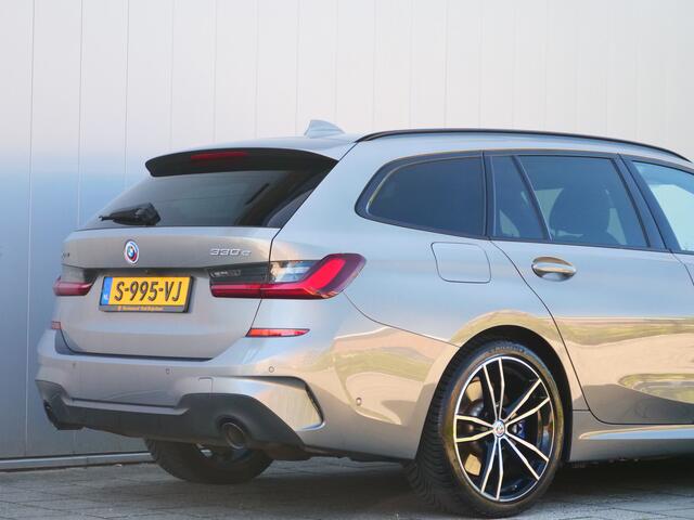 BMW 3-SERIE Touring 330e xDrive High Executive 292 Pk Automaat Navi / DAB / Apple Carplay / Leer / M-pakket / Pano-dak