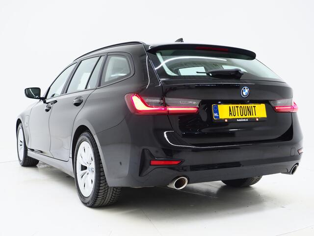 BMW 3-SERIE Touring 320e Shadow Line | Camera | Trekhaak | Leder/Stof | DAB | LED | Cruise | Carplay
