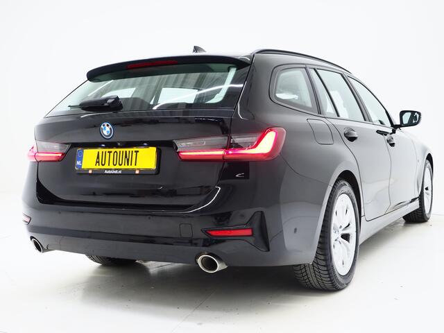 BMW 3-SERIE Touring 320e Shadow Line | Camera | Trekhaak | Leder/Stof | DAB | LED | Cruise | Carplay