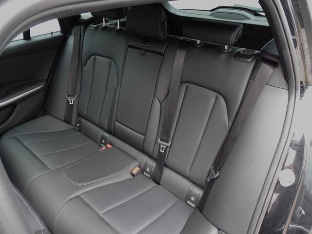 BMW 3-SERIE touring 330 e M Sport Pano/apple carplay /trekhaak