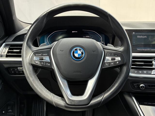 BMW 3-SERIE Touring 330e High Executive / Sport Line / Safety-Pack / Comfort Access pakket / Stoelverwarming / Elektrische achterklep / Elektrisch schuif-/kanteldak /