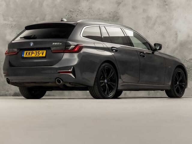 BMW 3-SERIE 320e Sport 204Pk Automaat (APPLE CARPLAY, GROOT NAVI, DEALER ONDERHOUDEN, BRUIN LEDER, GETINT GLAS, CAMERA, ELEK ACHTERKLEP, SPORTSTOELEN, STOELVERWARMING, TREKHAAK, ADAPTIVE CRUISE, NIEUWSTAAT)