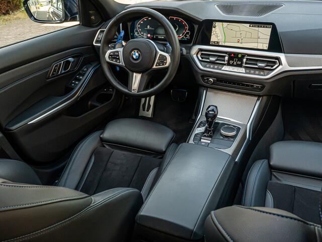 BMW 3-SERIE Touring 330e xDrive High Exe M-Sport PANO LASER HARMAN KARDON HUD CAMERA 19 INCH BOMVOL!!