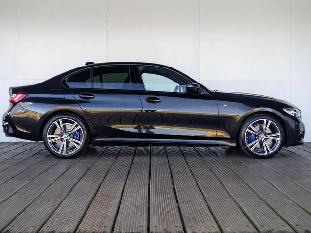 BMW 3-SERIE Sedan 330e | M Sportpakket | Comfort Access | Stoelverwarming | HiFi System | 19 inch | Elektrisch verstelbare stoelen