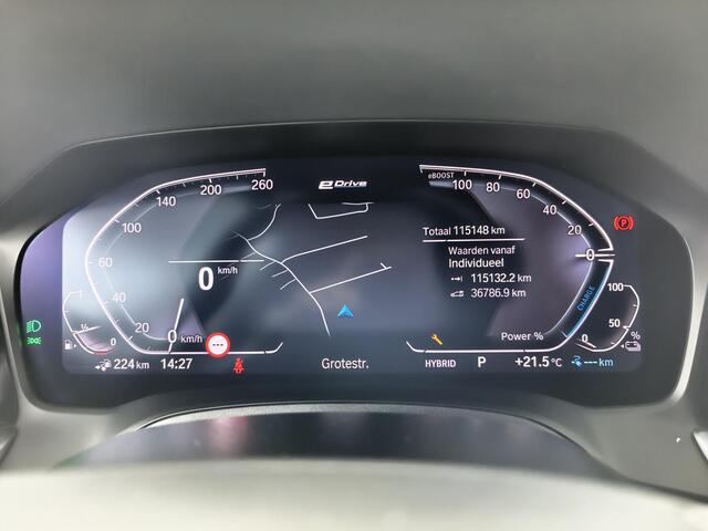 BMW 3-SERIE Touring 330e High Executive | Trekhaak | Stoelverwarming | Adaptive Cruise Control | Elektrische Achterklep |