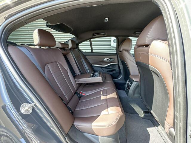 BMW 3-SERIE Sedan 318i