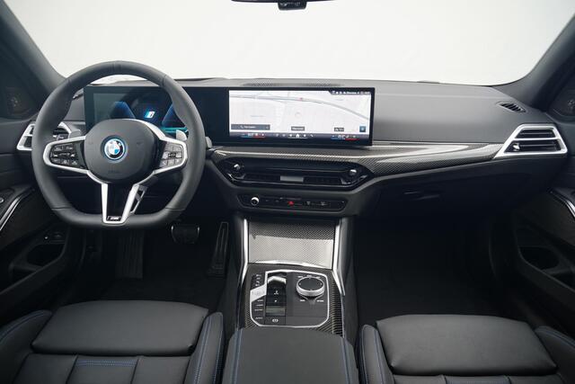 BMW 3-SERIE Touring 330e | M Sportpakket Pro | Panoramadak | Harman Kardon | Driving Assistant Professional | M Sportstoelen