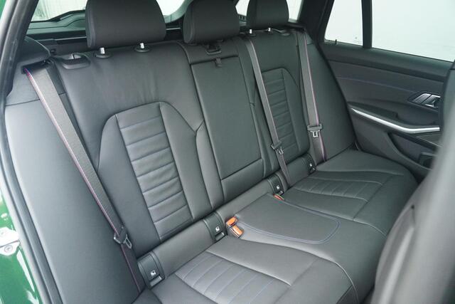BMW 3-SERIE Touring 330e | M Sportpakket Pro | Panoramadak | Harman Kardon | Driving Assistant Professional | M Sportstoelen
