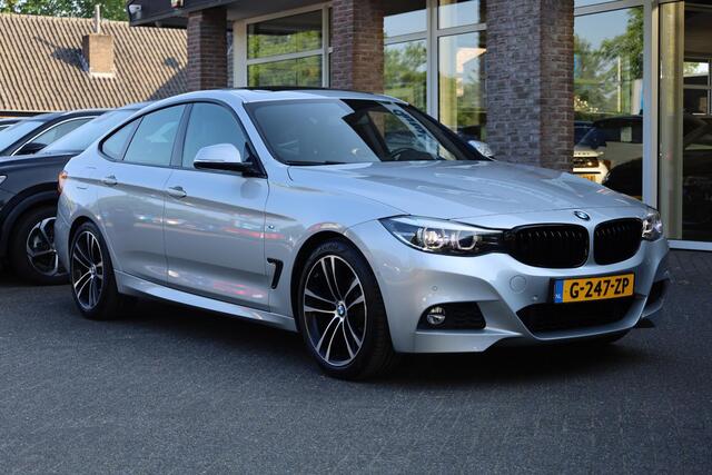 BMW 3-SERIE GT Gran Turismo 320i High Executive Edition M-Sport PANO STOELVERW. CAMERA LEER ELEC-KLEP DAB NAVI CRUISE CLIMA 2XPDC 19''LMV NAP