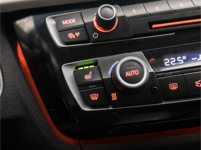 BMW 4-SERIE Gran Coupé 420i High Executive 184Pk Automaat (GROOT NAVI, CLIMATE, LEDER, STOELVERWARMING, GETINT GLAS, SPORTSTOELEN, PARKEERSENSOREN, LED KOPLAMPEN, NIEUWE APK, NIEUWSTAAT)