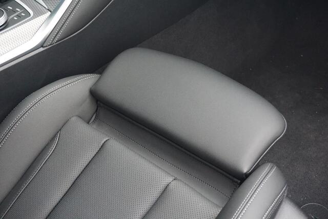 BMW 4-SERIE Gran Coupe 420i | M Sportpakket Pro | Glazen schuif-/kanteldak | Stuur- en stoelverwarming | Active Cruise Control | Head-Up Display | HiFi System | 19" M Y-Spaak