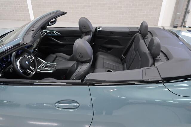 BMW 4-SERIE Cabrio 420i High Executive M-Sport Sportstoelen Camera Stoelverwarming Curved dashboard Navigatie Airco-ecc 19 inch Sportvelgen App connect Cape York Green metallic Zwart sportleer