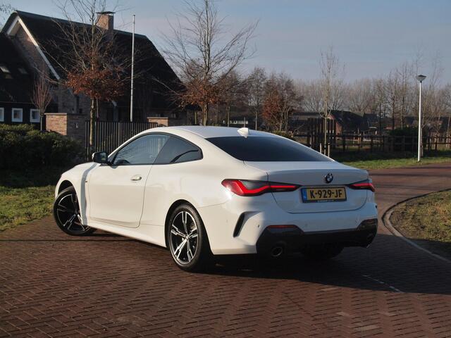 BMW 4-SERIE Coupé 420i | M-Pakket | Camera | Sfeerverlichting | NL-Auto |