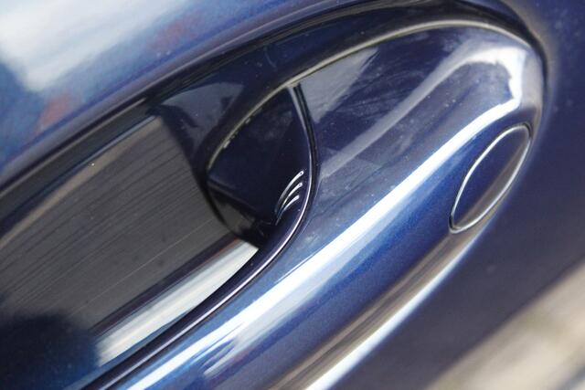 BMW 4-SERIE Coupé 420i High Executive M Sport Automaat / Schuif-kanteldak / Parking Assistant Plus / Comfort Access / M Sportonderstel / Live Cockpit Professional