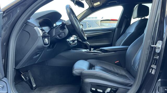 BMW 5-SERIE 520i High Executive | M-Sport | Leer | Camera