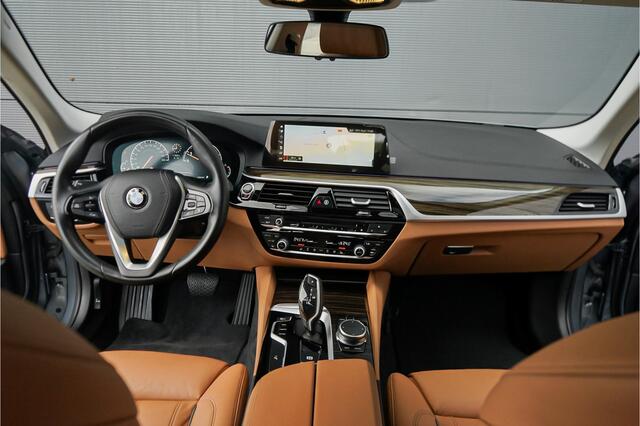BMW 5-SERIE 530i High Ex Luxury Schuifdak Comfortstoel Navi Trekhaak Camera