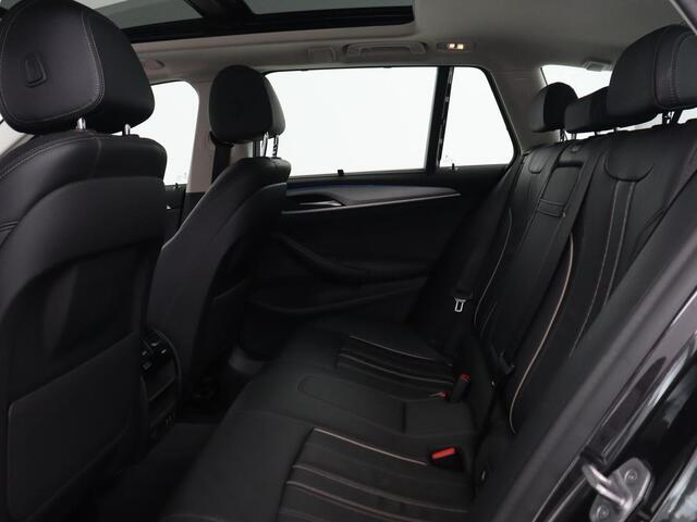 BMW 5-SERIE 530e xDrive High Executive | Panoramadak | Trekhaak | Adaptive cruise | Stoel & stuurverwarming | Carplay | Sfeerverlichting | Leder | Camera | Keyless | PHEV | Plug In