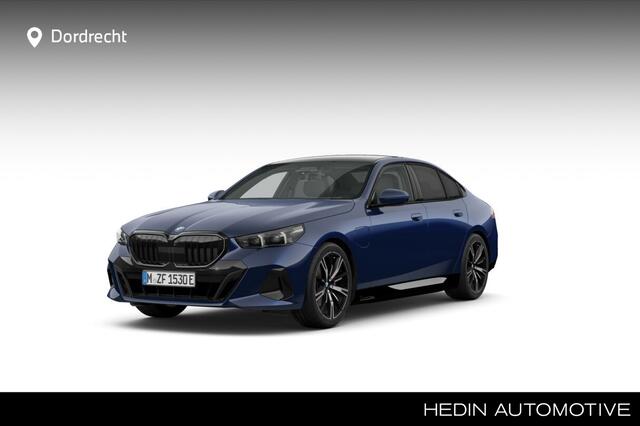 BMW 5-SERIE 530e M Sport Edition | 20 Inch | M-Sportpakket Pro | Innovation Pack | Travel Pack | Comfort Pack | Panoramadak | Trekhaak