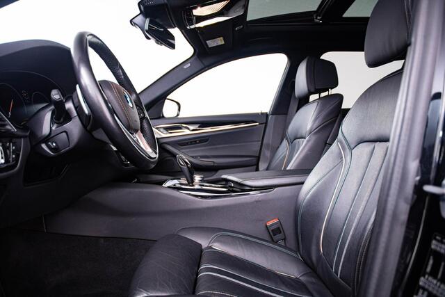 BMW 5-SERIE Touring 530i xDrive High Executive Sportline - Panoramadak - Soft close - Comfort Access - Parking/Driving Assistant - Active Protection - Comfortstoelen - Elektrisch verwarmde voor/achterstoelen -