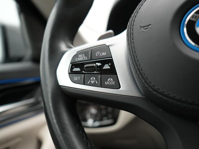 BMW 5-SERIE Touring 530e High Executive Plug In Hybrid 293pk Dealer O.H PHEV | Lederen Comfortzetels Massage & Memory | Adaptive Cruise | Head Up | 19"L.M | Harman Kardon | Apple Carplay | Sfeerverlichting | Camera |