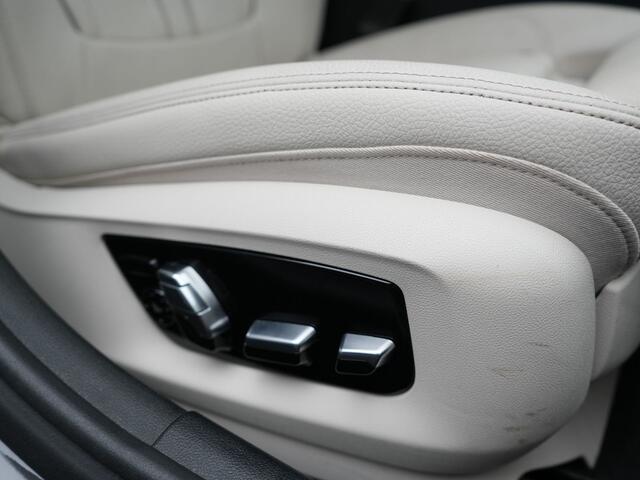 BMW 5-SERIE Touring 530e High Executive Plug In Hybrid 293pk Dealer O.H PHEV | Lederen Comfortzetels Massage & Memory | Adaptive Cruise | Head Up | 19"L.M | Harman Kardon | Apple Carplay | Sfeerverlichting | Camera |