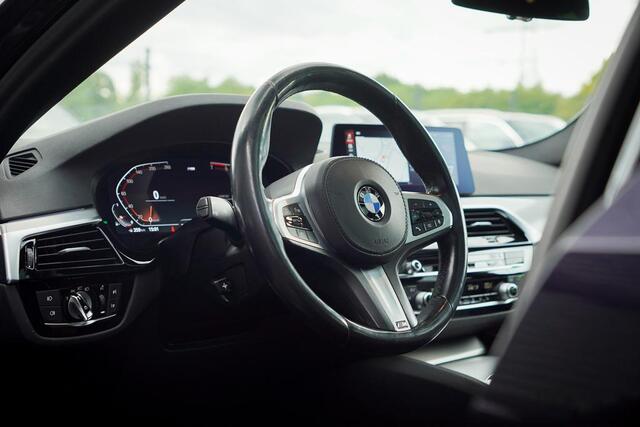 BMW 5-SERIE Touring 520i High Executive Edition / M-Sport / Pano / Trekhaak