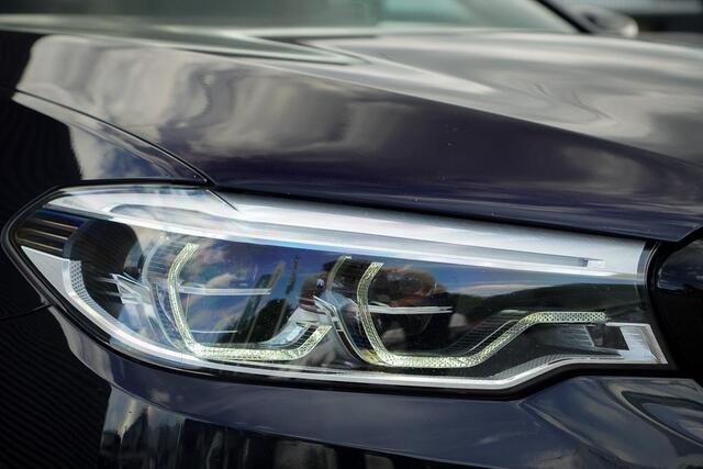 BMW 5-SERIE Touring 520i High Executive Edition / M-Sport / Pano / Trekhaak