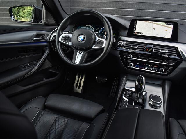 BMW 5-SERIE 530e iPerformance HIGH EXECUTIVE | M-SPORT | SCHUIF-/-DAK | SHADOW-LINE | HEAD-UP | COMFORT SEATS+MEMORY | HARMAN-/-KARDON | 360 CAMERA | ACTIVE CRUISE | AMBIANCE INTERIEUR | COMFORT ACCESS | SOFT-CLOSE | ADAPTIVE LED |