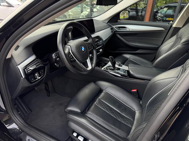 BMW 5-SERIE Touring 530e Business Ed Plus | Trekhaak | Pano | Camera |
