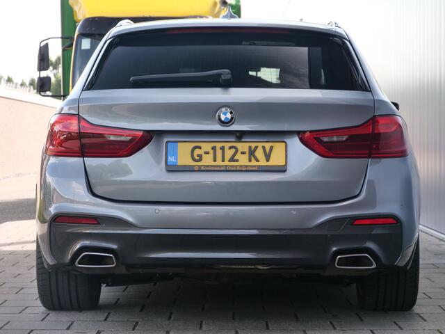 BMW 5-SERIE Touring 540i xDrive High Executive 340 Pk Automaat Navi / Leder / Schuifdak / Trekhaak / Airco achter