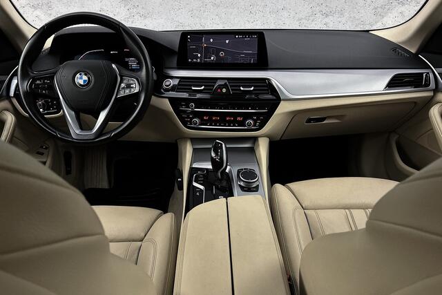 BMW 5-SERIE 530e iPerformance eDrive Edition | Schuifdak | Lederen bekleding | stoelverwarming | Parkeersensoren | Cruise control