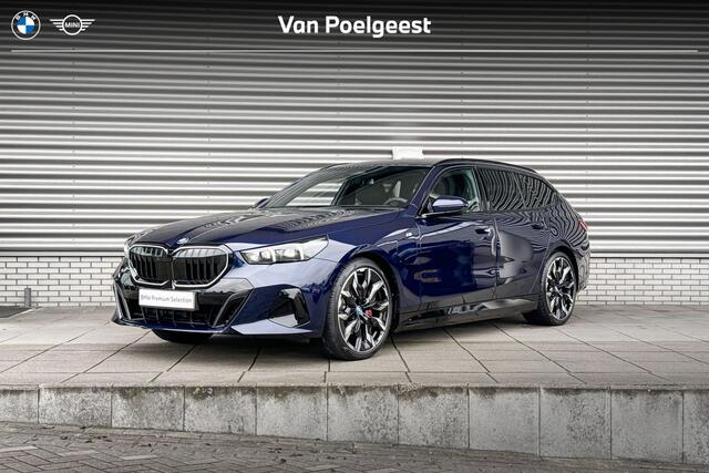 BMW 5-SERIE Touring 530e M Sportpakket Pro / Innovation Pack / Travel Pack / Panoramadak / Trekhaak