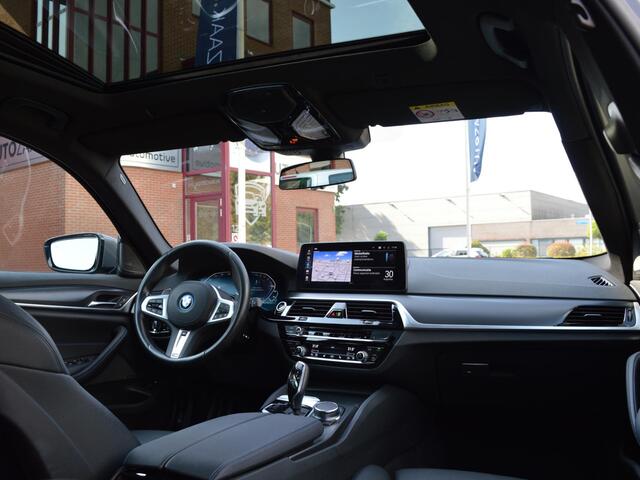 BMW 5-SERIE Touring 530e M Sport | ACC | Panorama | Trekhaak