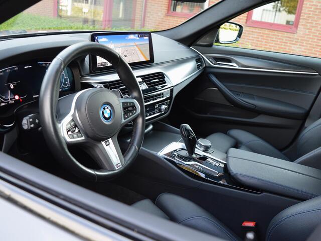 BMW 5-SERIE Touring 530e M Sport | ACC | Panorama | Trekhaak