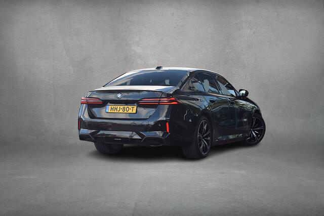 BMW 5-SERIE 530e M Sport Edition | Dealer Garantie | Pano | B&W | Trekhaak Elektr.