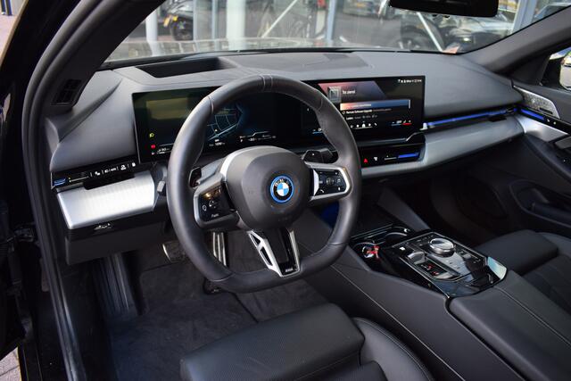 BMW 5-SERIE 530e M Sport Edition | Dealer Garantie | Pano | B&W | Trekhaak Elektr.