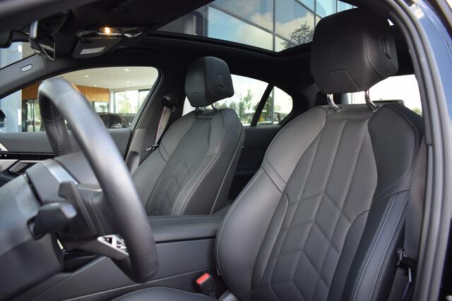 BMW 5-SERIE 530e M Sport Edition | Dealer Garantie | Pano | B&W | Trekhaak Elektr.