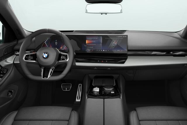 BMW 5-SERIE Touring 520i | M Sport Pro | Innovation Pack | Travel Pack | Comfort Pack | Trekhaak