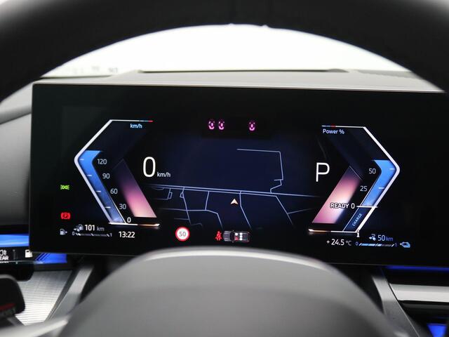 BMW 5-SERIE Touring 530e xDrive 299PK Aut. M-Sport, Panoramadak, Head-Up Display, Stoelverwarming & ventilatie, Bowers & Wilkins Audio, Elektr. Achterklep, Trekhaak, 21" LM Velgen