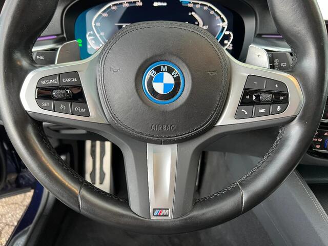 BMW 5-SERIE 530e PHEV | M Sport | Panoramadak | Sportstoelen | Nieuwstaat!